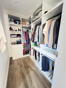 EXCLUSIVITÉ – Élégante maison contemporaine aux prestations soignées, à deux pas du bourg de Pommeret.
