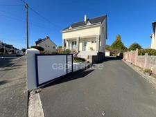 Maison 5 pièces sur sous sol avec grand garage supplémentaire à vendre  SAINT BRIEUC (22)