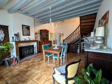 SOUS COMPROMIS Vente en exclusivité – Maison ancienne typique avec jardin dans le centre de Vitry-aux-Loges