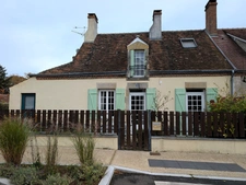 SOUS COMPROMIS Vente en exclusivité – Maison ancienne typique avec jardin dans le centre de Vitry-aux-Loges
