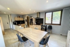 For sale in Maurienne, 6-room apartment, balcony, garage, cellar, secure residence
