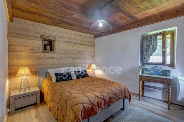En Savoie (73), Vallée de la Maurienne, à vendre Grange rénovée, Vue dégagée  