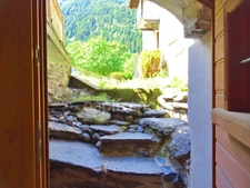 En Savoie (73), à vendre Vallée de La Maurienne, maison P8 rénovée, cave, voutes, terrain, combles, stations de ski, 3 vallées