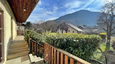 Maison de village à vendre en Maurienne, proche stations de ski, avec terrain plat, double garage et fort potentiel habitable