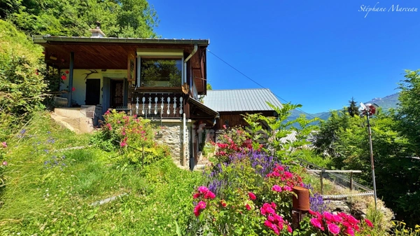 Maisonnette à vendre 2 pièces en Maurienne avec terrain au calme vue dégagée
