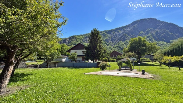 Maison à vendre 8 pièces (73), Terrain clos, Sans vis à vis, Proche des commodités