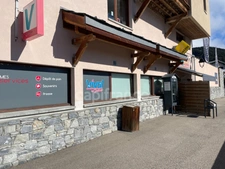 En Savoie (73), à vendre en station de ski, murs commerciaux, bien situé