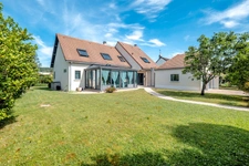 Demeure de prestige avec piscine à débordement 