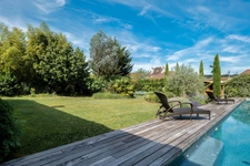 Demeure de prestige avec piscine à débordement 