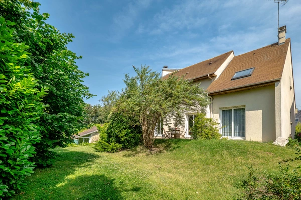 Maison d'architecte lumineuse avec dépendance
