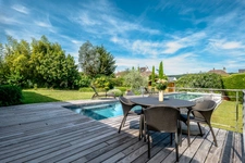 Demeure de prestige avec piscine à débordement 