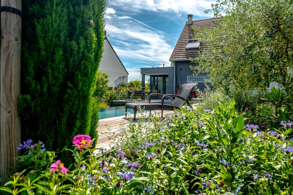 Demeure de prestige avec piscine à débordement 