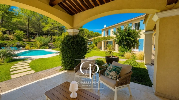 Maison à vendre 8 pièces ROGNES (13)