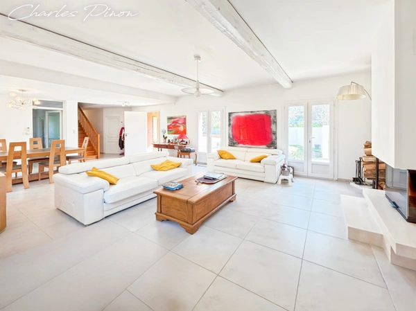 villa à vendre 7 pièces SAINT CANNAT à 20 mn d'Aix-en-Provence  (13)