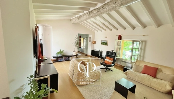 Appartement de charme 93 m² avec garage  AIX EN PROVENCE (13)