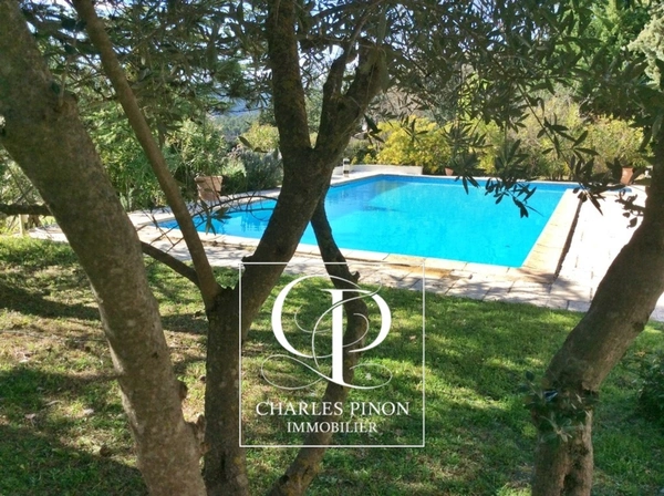 Villa à vendre 8 pièces ROGNES proche Aix-En-Provence (13)