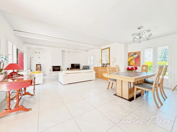Maison à vendre 7 pièces SAINT CANNAT à 20 mn d'AiX-En-Provence  (13)