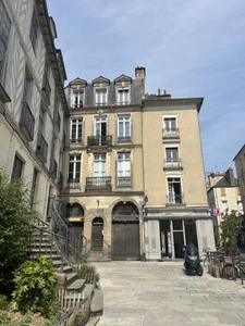 BEAUTIFULLY RENOVATED 27M2 STUDIO APARTMENT IN THE HEART OF RENNES CITY CENTRE
