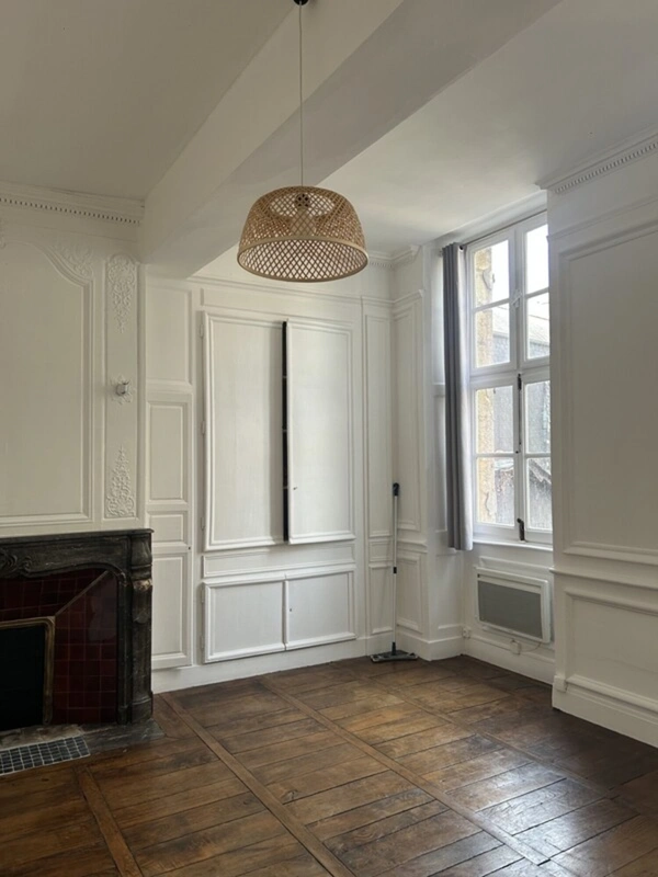 BEAU STUDIO REFAIT A NEUF DE 27M2 EN PLEIN CENTRE VILLE DE RENNES