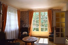 House for sale 10 rooms including two apartments - SAINT URBAIN (85)