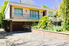 House for sale 10 rooms including two apartments - SAINT URBAIN (85)