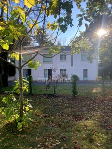 House for sale 10 rooms including two apartments - SAINT URBAIN (85)
