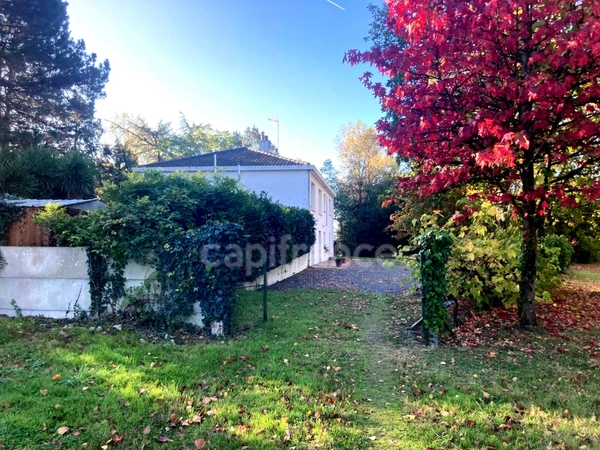 Maison à vendre 120 m2 6 pièces + ses deux appartements 40 et 30 m2 en RDC - SAINT URBAIN (85)