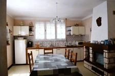 House for sale 10 rooms including two apartments - SAINT URBAIN (85)