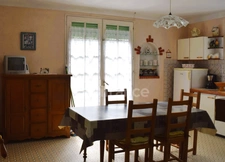 House for sale 10 rooms including two apartments - SAINT URBAIN (85)