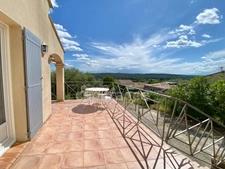 A 5 mn d'UZES (30) Maison de plain-pied 125 m2 avec vue panoramique