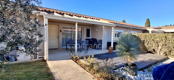 Dpt Gard (30), à vendre maison P3 de 91 m², terrasse, terrain d'environ 65m2, garage, place de parking, copropriété, piscine.