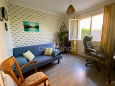 Uzès 4km, maison de plain-pied 130 m² sur terrain clos de 1 350 m², calme, piscine, garage.