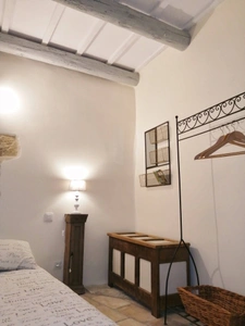 UZES, élégante maison de ville en pierre du XVIIIe siècle au cœur d’Uzès, T4 de 108m2.