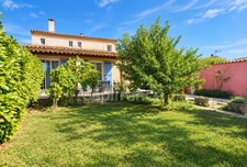 Secteur Uzès, tous commerces, maison familiale de 135 m², 4 chambres, garage, terrain.