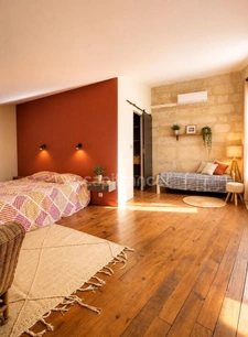 Uzès à 4 km – Maison de village T5 d'environ 130 m² avec garage (composée de 2 logements), pas d'extérieur.