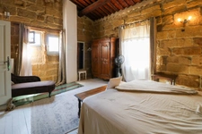 UZES, élégante maison de ville en pierre du XVIIIe siècle au cœur d’Uzès, T4 de 108m2.