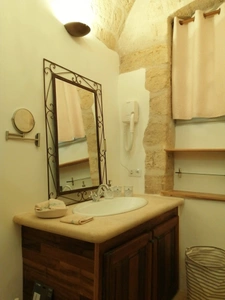 UZES, élégante maison de ville en pierre du XVIIIe siècle au cœur d’Uzès, T4 de 108m2.