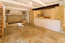 Maison de village de caractère avec cour intimiste et bassin, Uzès 3km. 