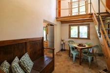 Maison en pierre exceptionnelle sans voisin immédiat avec jardin spacieux, piscine, chalet d'invités à 6 km d'Uzès.