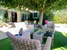 Uzès 4km, maison de plain-pied 130 m² sur terrain clos de 1 350 m², calme, piscine, garage.