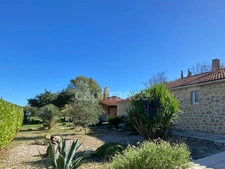 Dpt Gard (30), à vendre 5mn d'UZES, Belle propriété RP, chambres d'hôtes et gîte, piscine, parc 5 000 m2