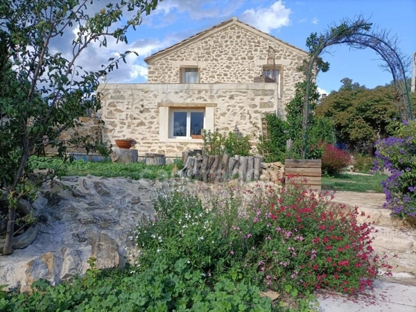 Dpt Gard (30), à vendre Propriété comprenant Mas d'habitation, activités gîtes.