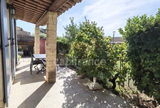 Secteur Uzès, tous commerces, maison familiale de 135 m², 4 chambres, garage, terrain.