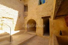Maison de village de caractère avec cour intimiste et bassin, Uzès 3km. 
