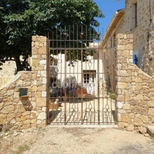 Dpt Gard (30), à vendre Propriété comprenant Mas d'habitation, activités gîtes.