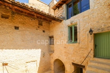 Maison de village de caractère avec cour intimiste et bassin, Uzès 3km. 