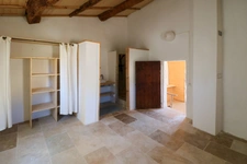 Maison de village de caractère avec cour intimiste et bassin, Uzès 3km. 