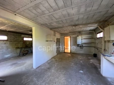UZES 4km, village with all amenities: House with large grounds, double garage and commanding view!