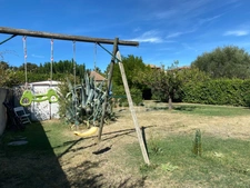 Uzès 4km, maison de plain-pied 130 m² sur terrain clos de 1 350 m², calme, piscine, garage.