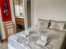 Dpt Gard (30), for sale near UZES, 5-room house of 123 m², swimming pool, solar panels, gîte.  